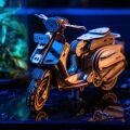 Little Story 3D dřevěná skládačka Sting Scooter
