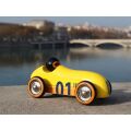 Vilac Dřevěné auto Old Sport Compet žluté