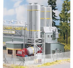 Piko Authentic Edition Vedlejší budova se zásobníky betonárny - 61131