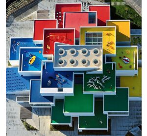 Chronicle Books Nástěnný kalendář LEGO® 2025