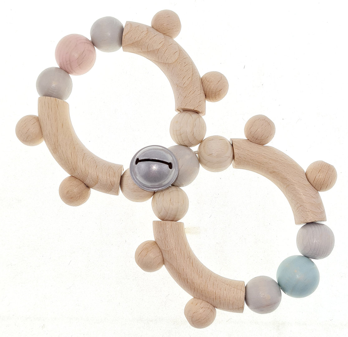 Levně Hess Chrastítko osmička s rolničkou pastelová